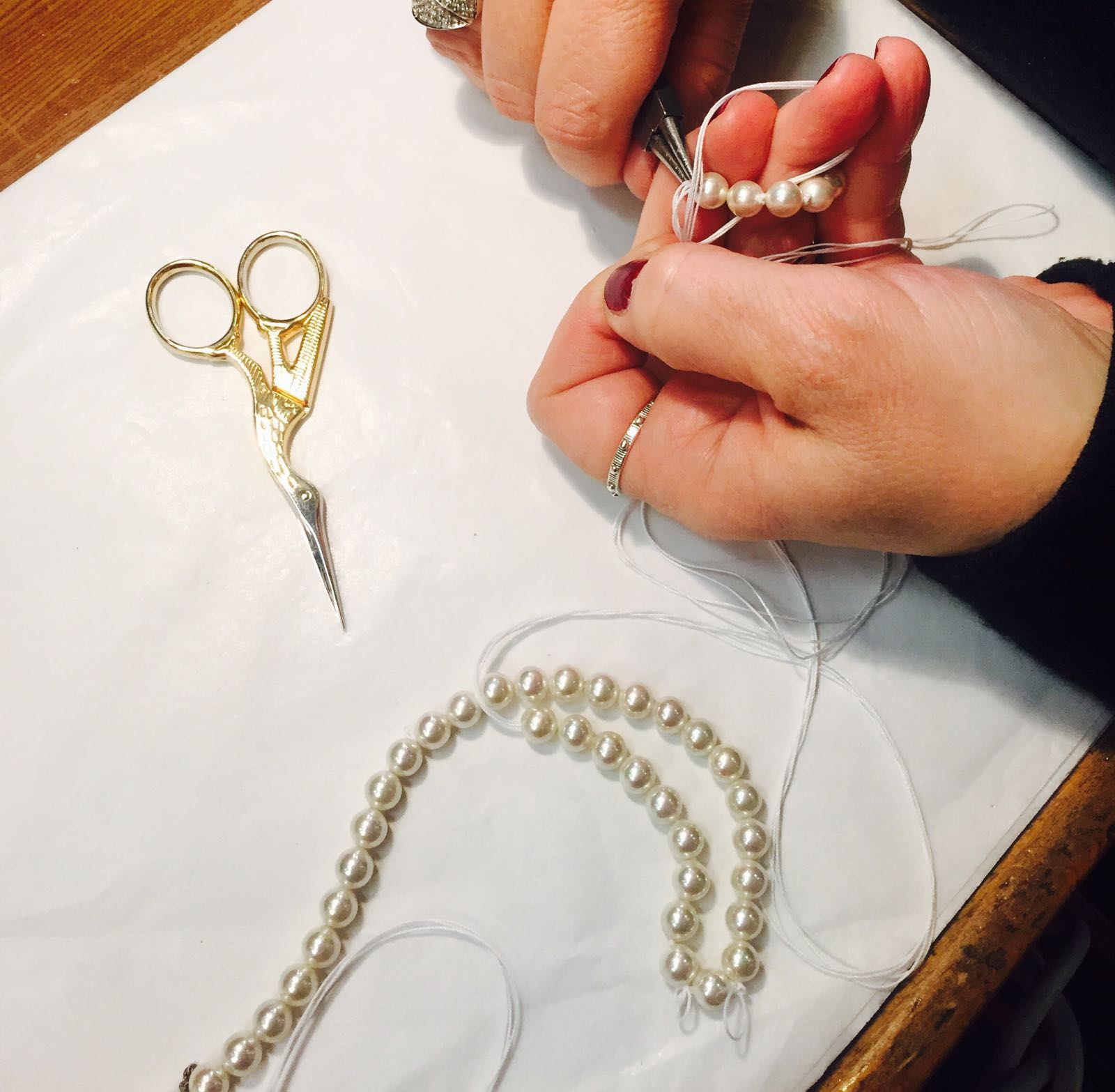 Come infiliamo le collane