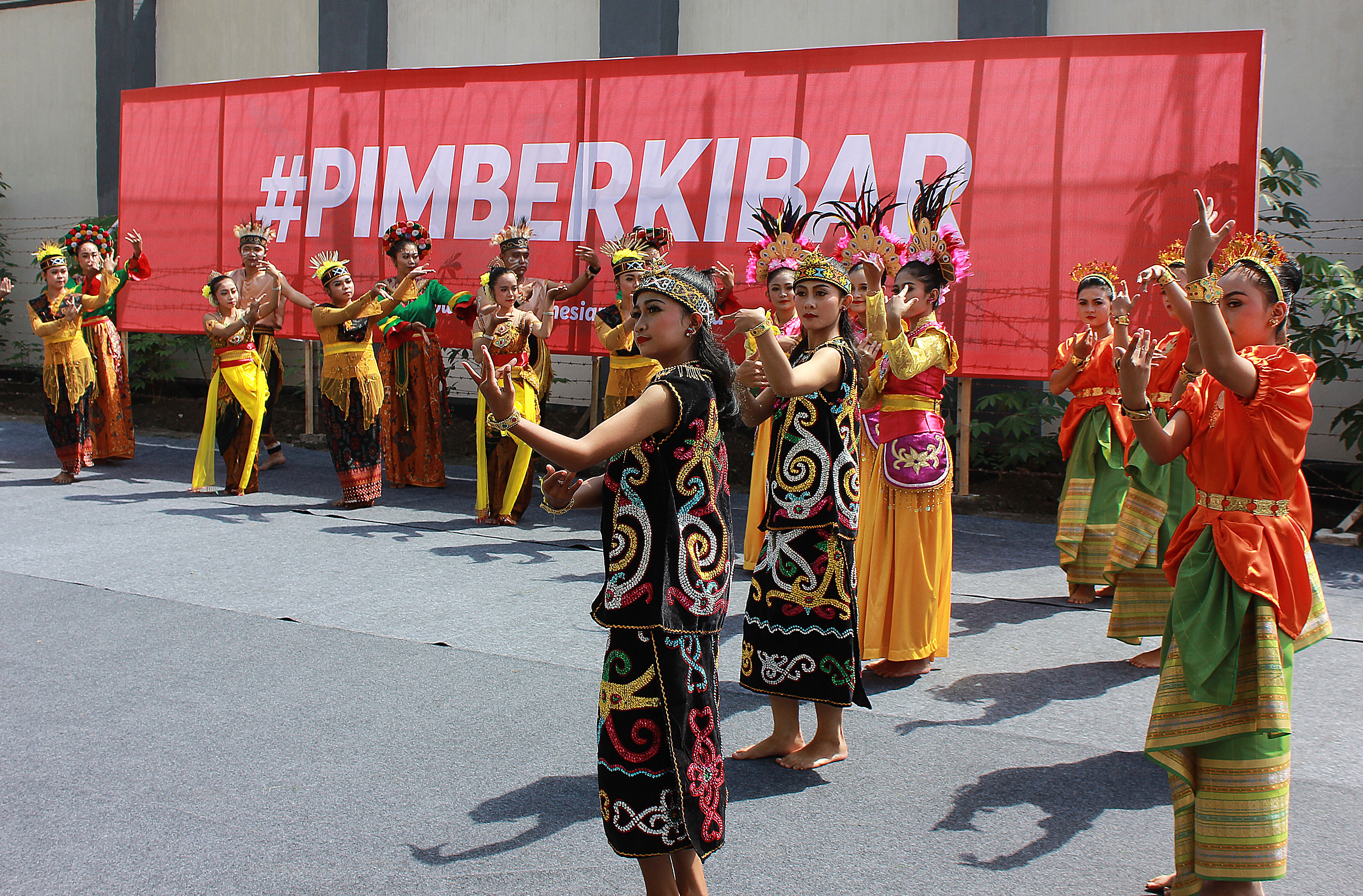 Pementasan seni tari tradisional nusantara oleh PIM
