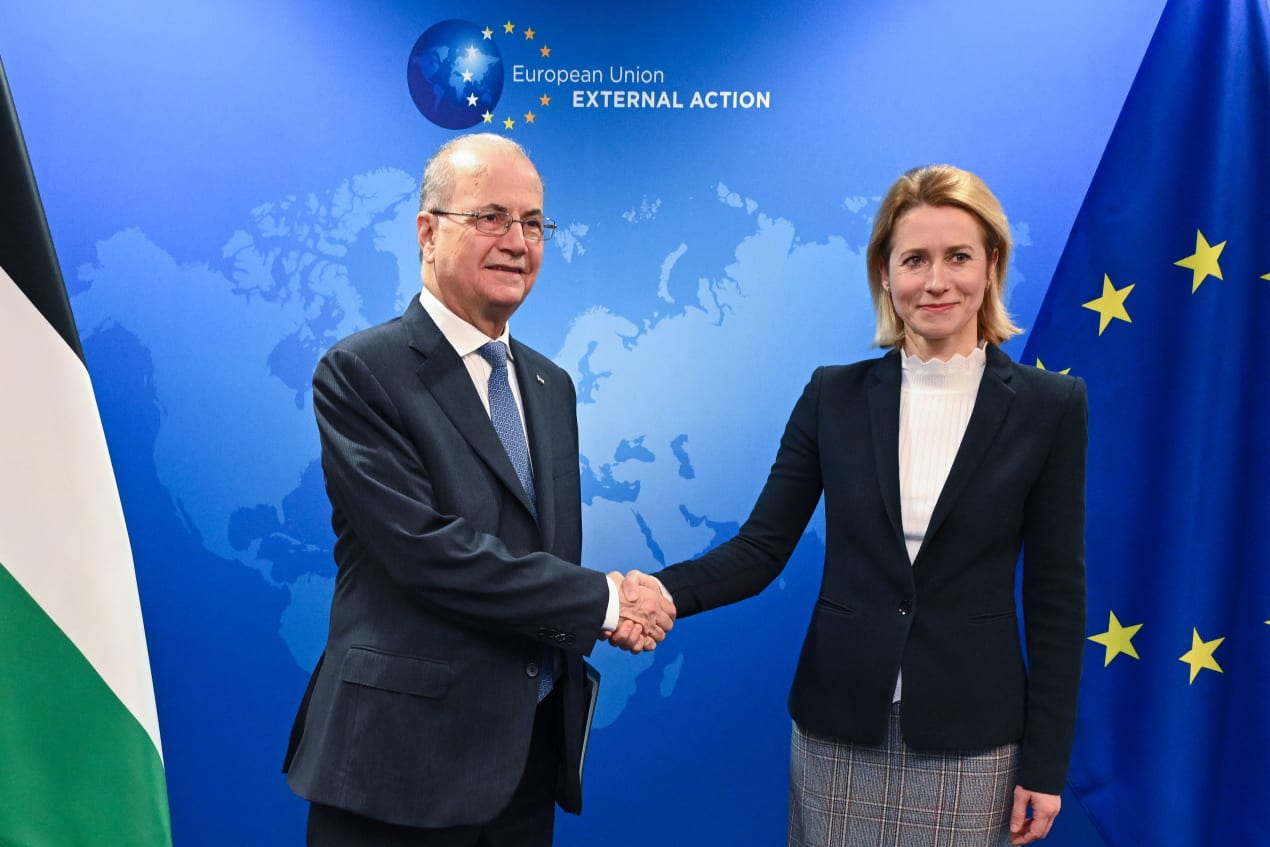 Mohammad Mustafa (premier en minister van Buitenlandse Zaken van de Palestijnse Autoriteit) en Kaja Kallas (Hoge Vertegenwoordiger van de Europese Unie voor Buitenlandse Zaken en Veiligheidsbeleid), bij een ontmoeting in Brussel op 17 januari 2025.