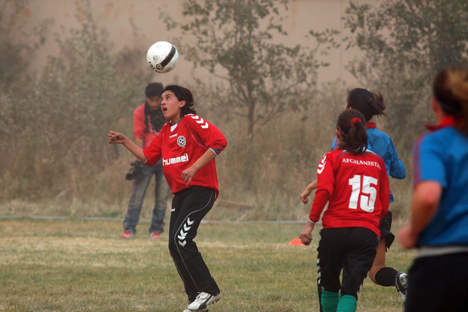 Een wedstrijd van de Afghaanse nationale vrouwenvoetbalploeg in 2010.