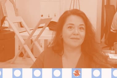 Portretfoto van Nina Henkens van Kif Kif in een kantoorsetting