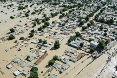 Dambreuk en overstromingen maken de crisis in Nigeria compleet