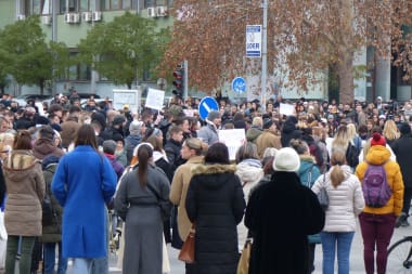 Servische studenten protesteren massaal tegen corruptie: ‘Een gevolg van jarenlange onderdrukking’