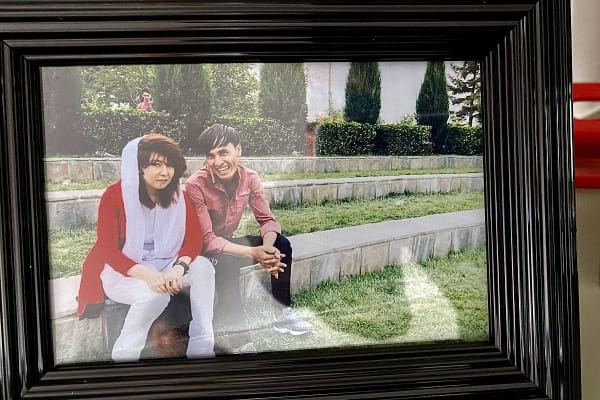 ‘Een uitzonderlijk liefdesverhaal’: Nasima werd geëvacueerd uit Kaboel, maar haar man bleef achter