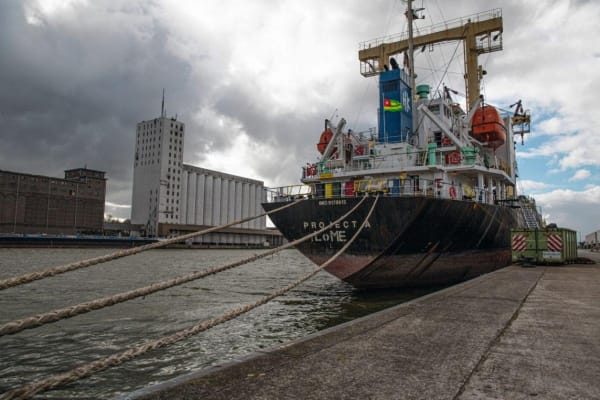 Wie garandeert rechten van de 1,9 miljoen zeelui op vrachtschepen?