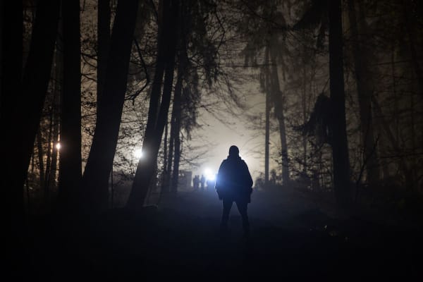 ‘We zitten heelder dagen in de bomen. Als we overdag naar beneden komen, lopen we kans om gearresteerd te worden.’