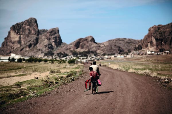 De Europese Unie maakte twintig miljoen euro vrij om de hoofdwegen van Ethiopië naar Eritrea te vernieuwen. Dat zou beide landen ten goede moeten komen.