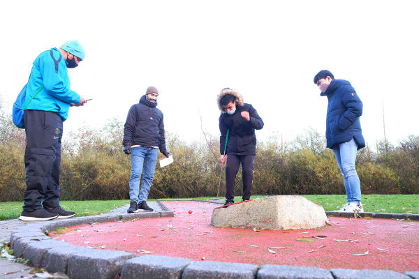 Voetballen kan niet meer voor de Gantoise Plantrekkers, dus zochten ze veilige alternatieven in kleine groepjes van vier.