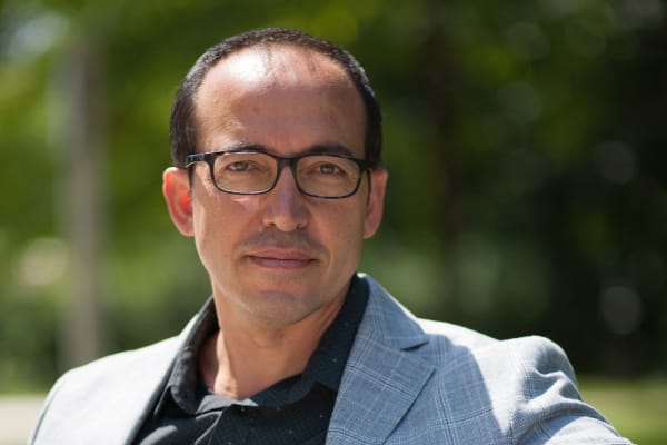 Burhan Sönmez: ‘We moeten vaker en luider over gevaarlijke zaken spreken’