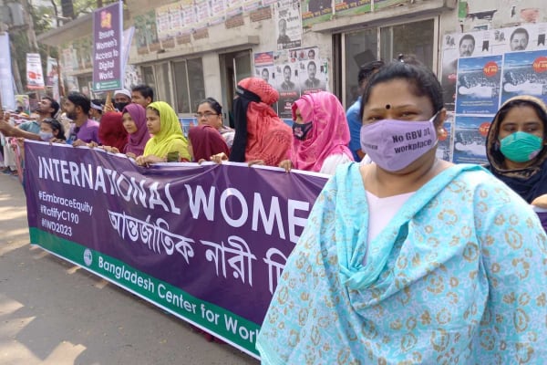 Vakbondsactiviste Kalpona Akter tijdens een protest voor vrouwenrechten in Dhaka, Bangladesh, 2013.
