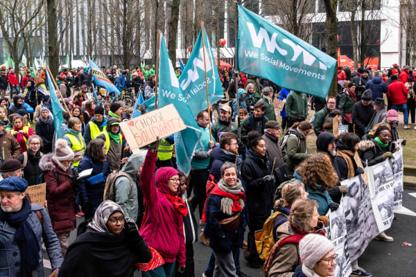 ‘We staren ons blind op extreme armoede’