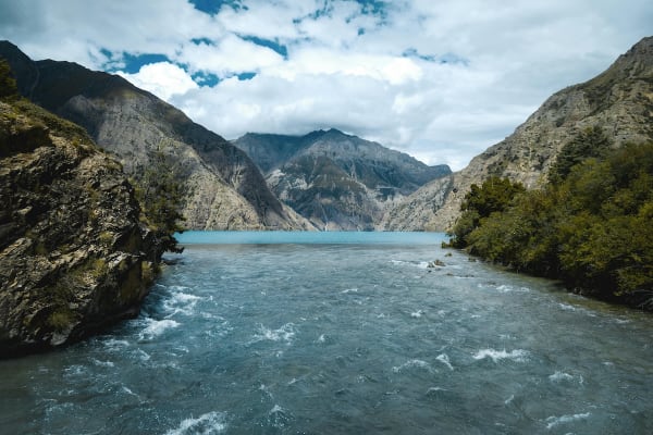 Het Himalayagebergte verandert in een begraafplaats: ‘Er is nood aan een radicale verschuiving in de watersector’