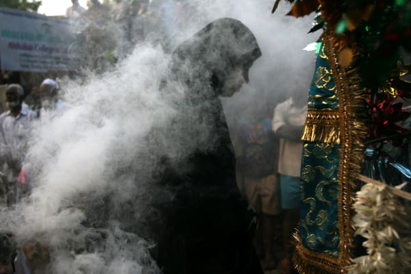 Wierook en tranen in India