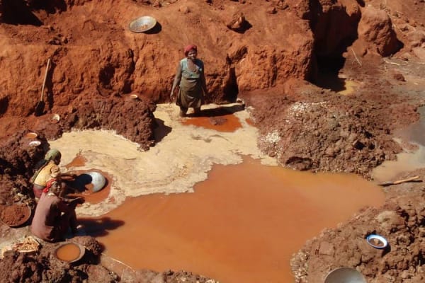Kwik van goudwinning vervuilt Afrikaans voedsel