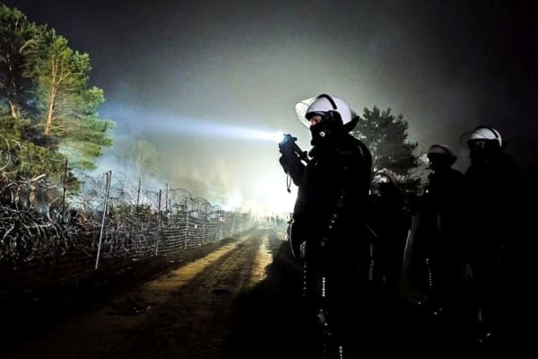 De Poolse asielstop zou zestig dagen duren, een halfjaar later is die nog steeds van kracht