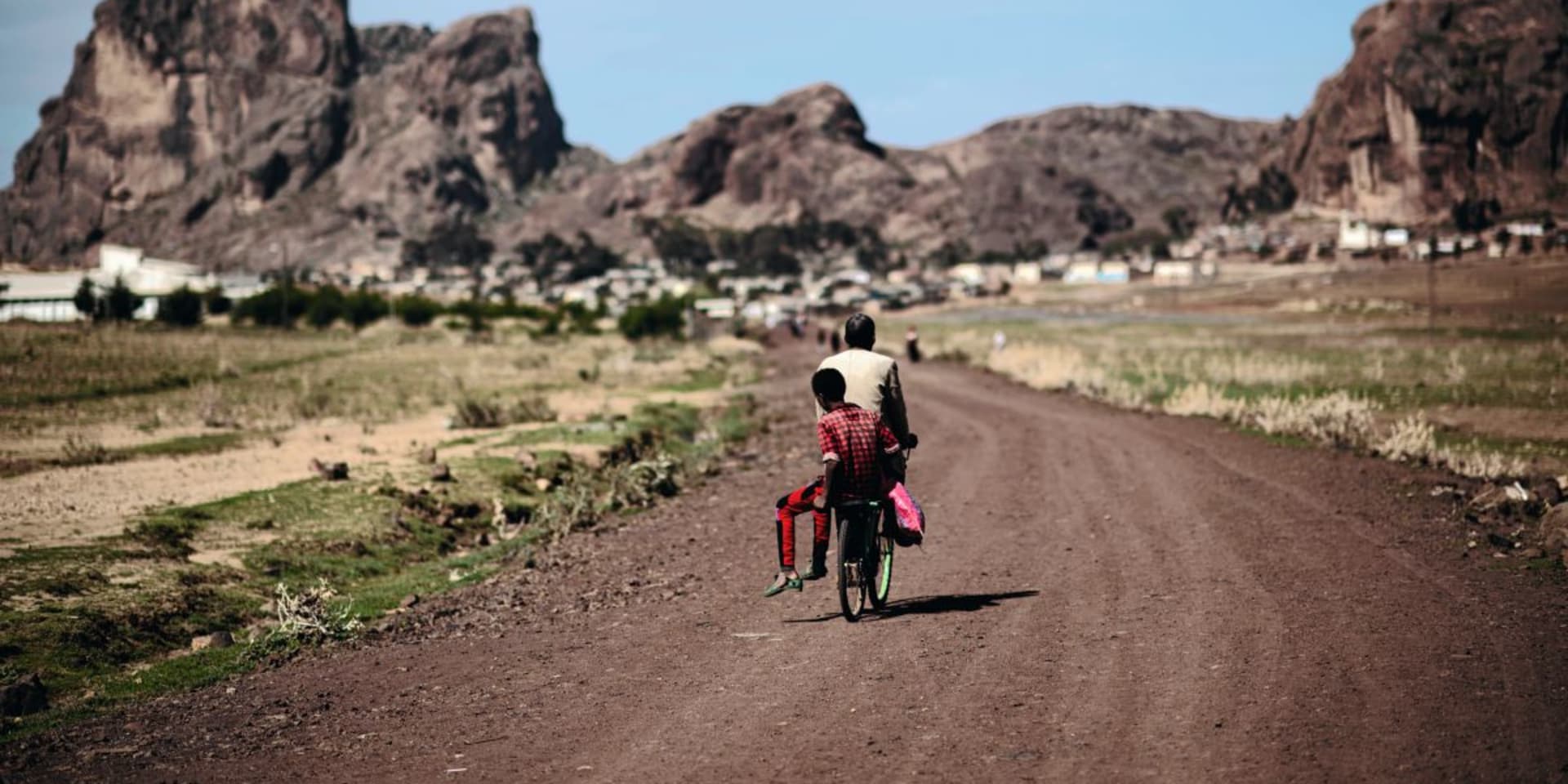 De Europese Unie maakte twintig miljoen euro vrij om de hoofdwegen van Ethiopië naar Eritrea te vernieuwen. Dat zou beide landen ten goede moeten komen.
