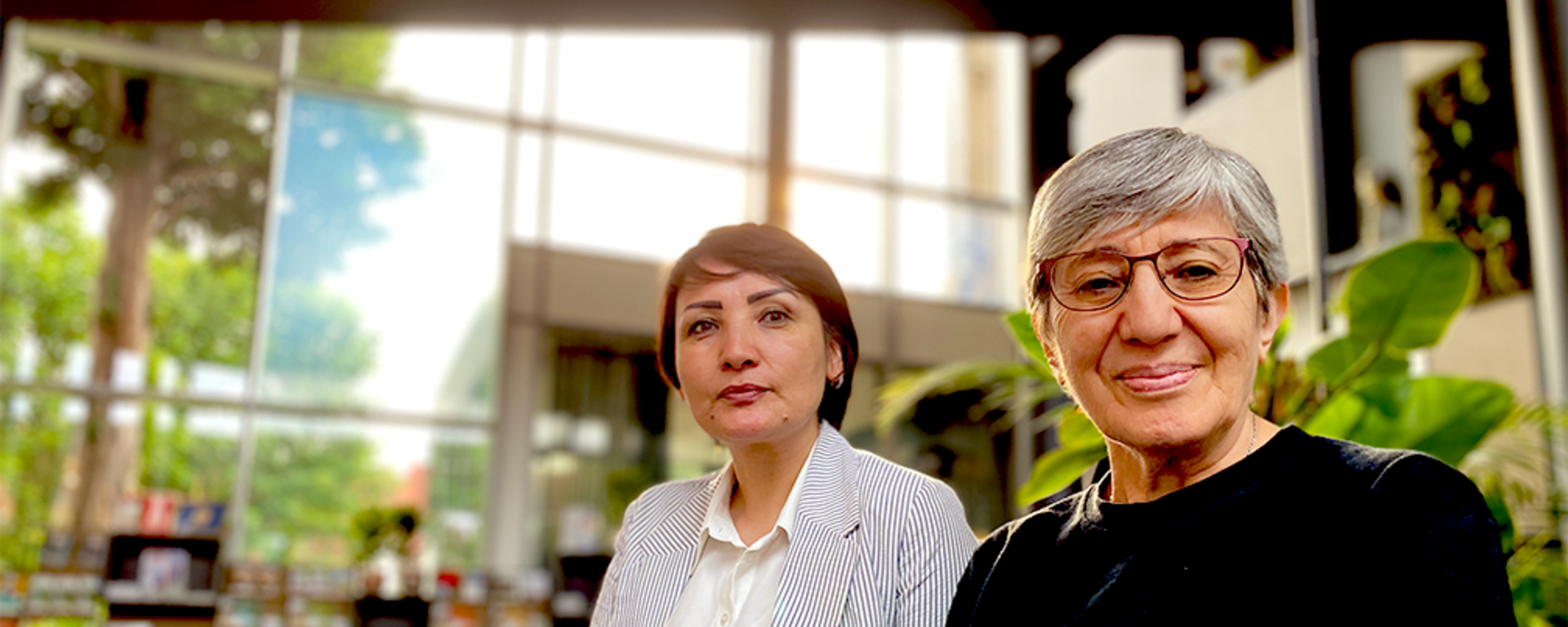 Sima Samar (rechts op foto): ‘Afghanistan is vandaag een open gevangenis voor de vrouwelijke helft van de bevolking.’