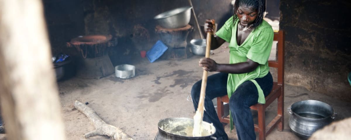 Afrikanen koken zichzelf én het klimaat ziek