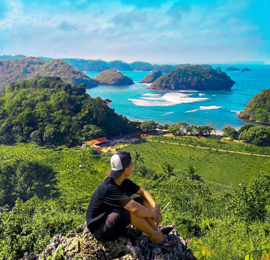 Sewa Mobil Untuk Wisata Ke Pantai Teluk Asmoro Malang Dengan