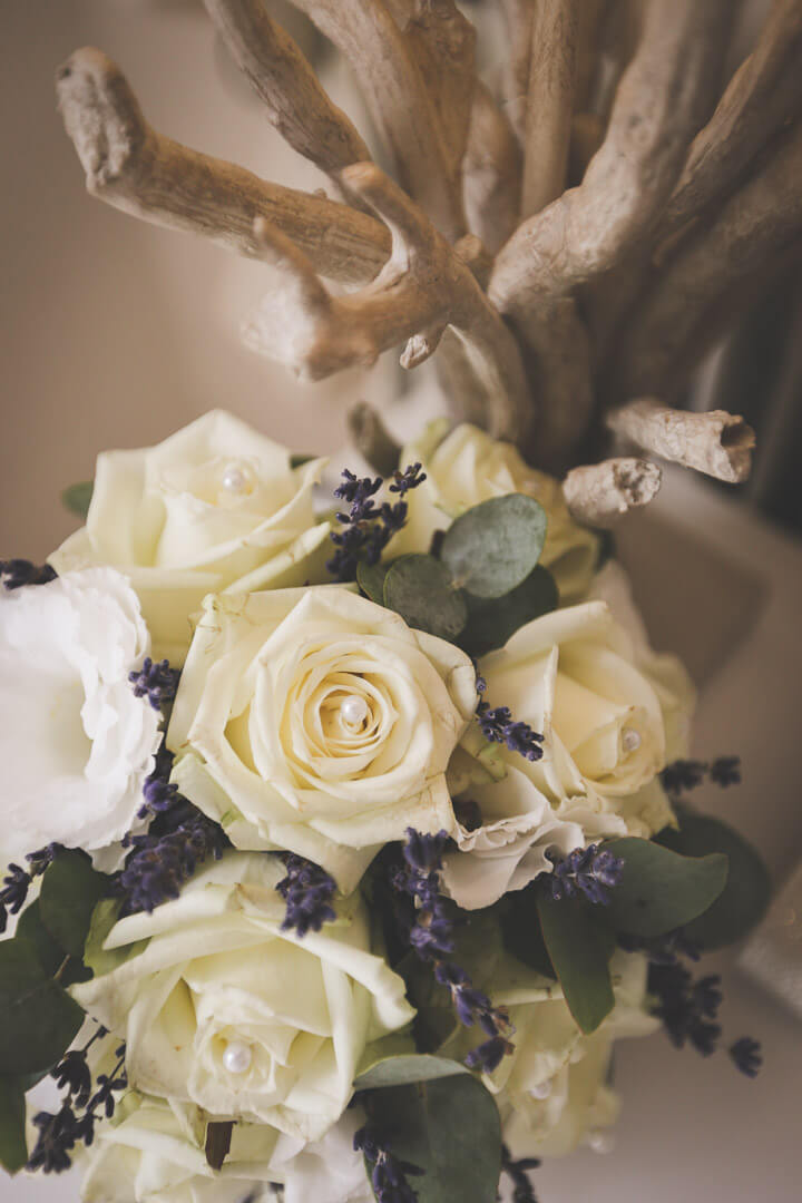 Photographe_de_mariage_bergerac_chateau_mombazillac_Aquitaine_Chris-creation_www.photographe-33.fr_ détails du bouquet À la lavande