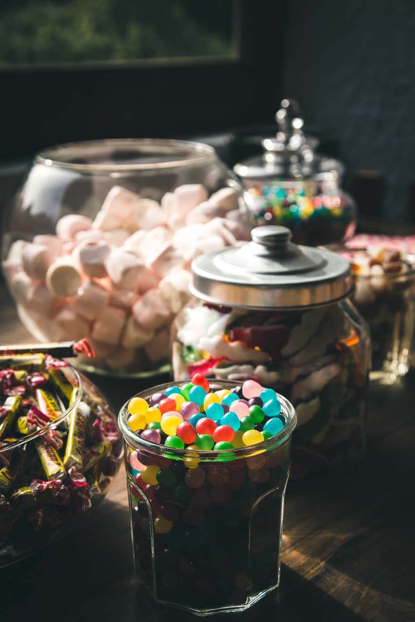 Bar à bonbons proposé pour tous les enfants petits et grands pendant un mariage en région bordelaise Aquitaine Bordeaux