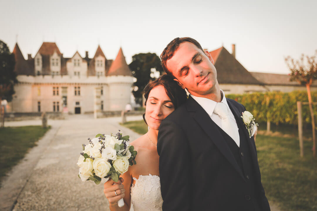 Photographe_de_mariage_bergerac_chateau_mombazillac_Aquitaine_Chris-creation_www.photographe-33.fr_devant le chateau