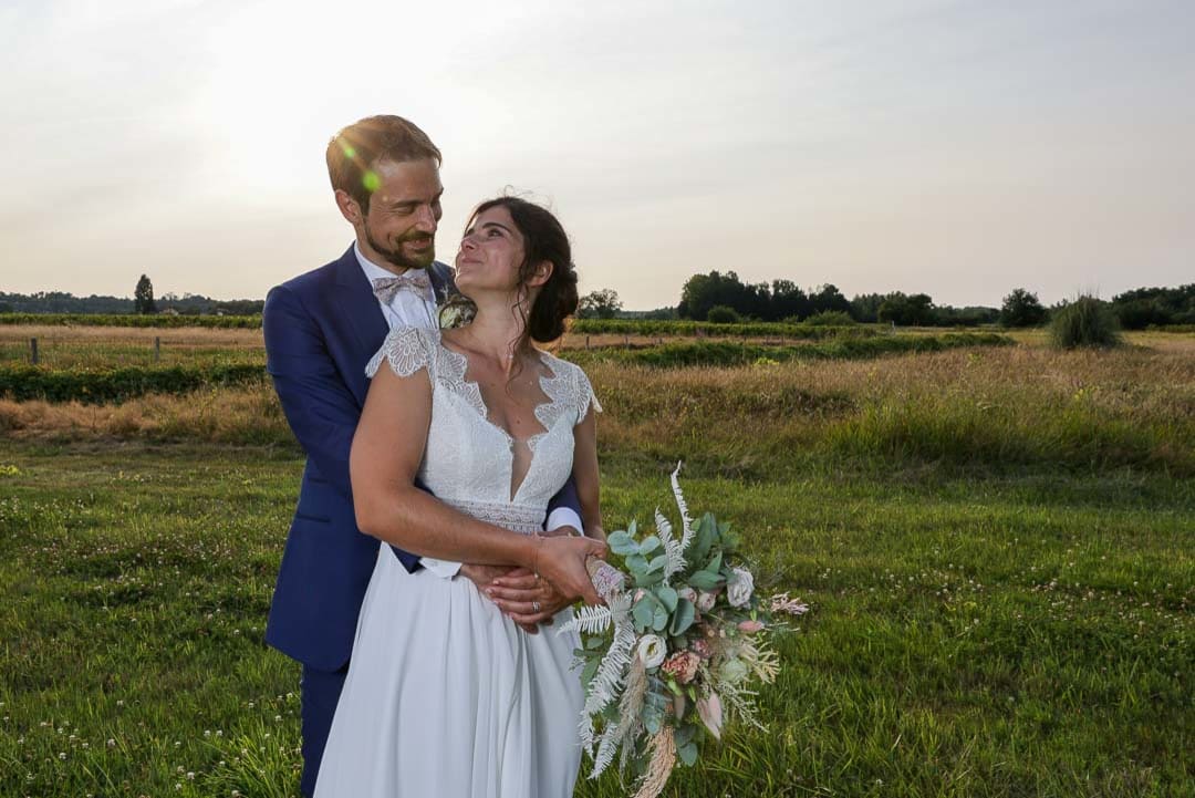 Photos de couple mariage amoureux mairie de cestas La cueva GENISSAC photo professionnels pour exprimer votre mariage www.photographe-33.fr