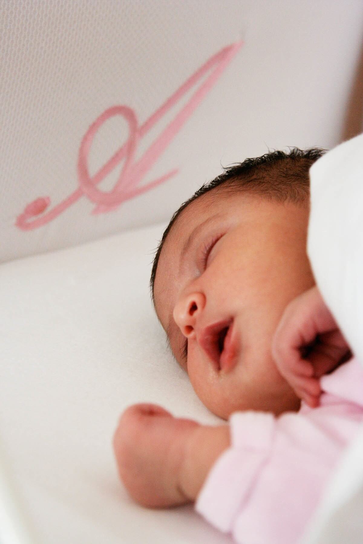 Photo bébé Photos de bébés professionnels en train de dormir contacter Christophe Boury pour une séance photo de votre enfant ou de votre nouveau-né moins cher qu’en maternité