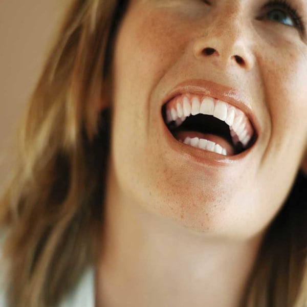 shooting de femmes en train de rire photographe professionnel formation photo et graphisme en gironde Aquitaine Bordeaux