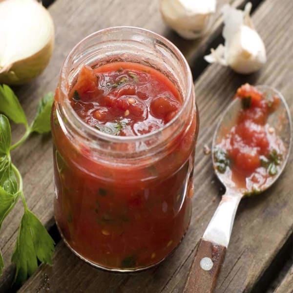 Photographe professionnel culinaire en Gironde Bordeaux photo de produits confiture de tomates sauce tomate avec oignons formation photo et graphisme