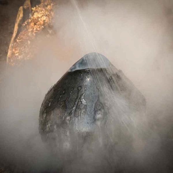 poterie produits et Corporate d’un potier qui réalise une poterie jarre formation photo et graphisme