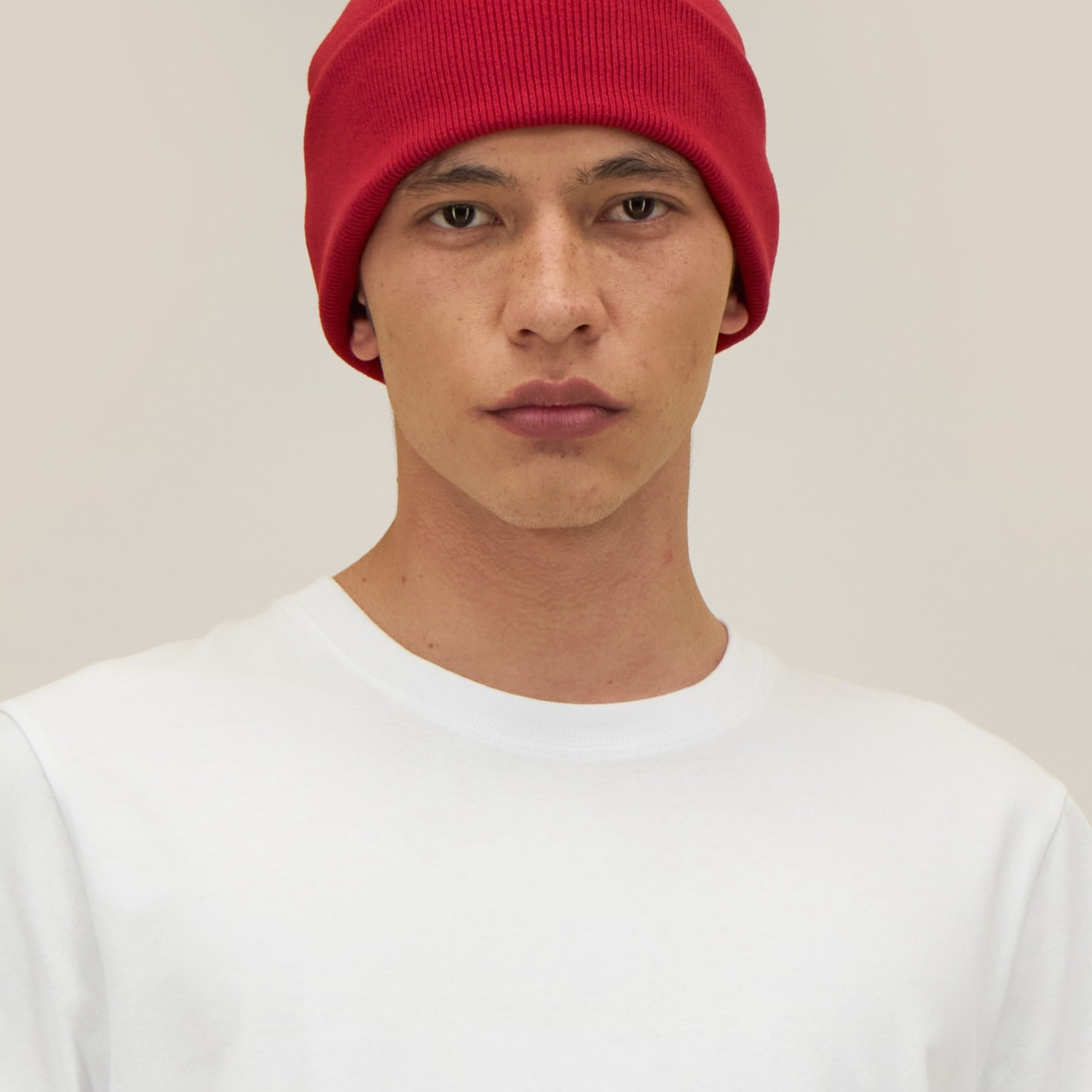 AW26 mutsen: Rib Beanie 2.0, Fisherman Beanie 2.0 en marineblauwe gebreide muts