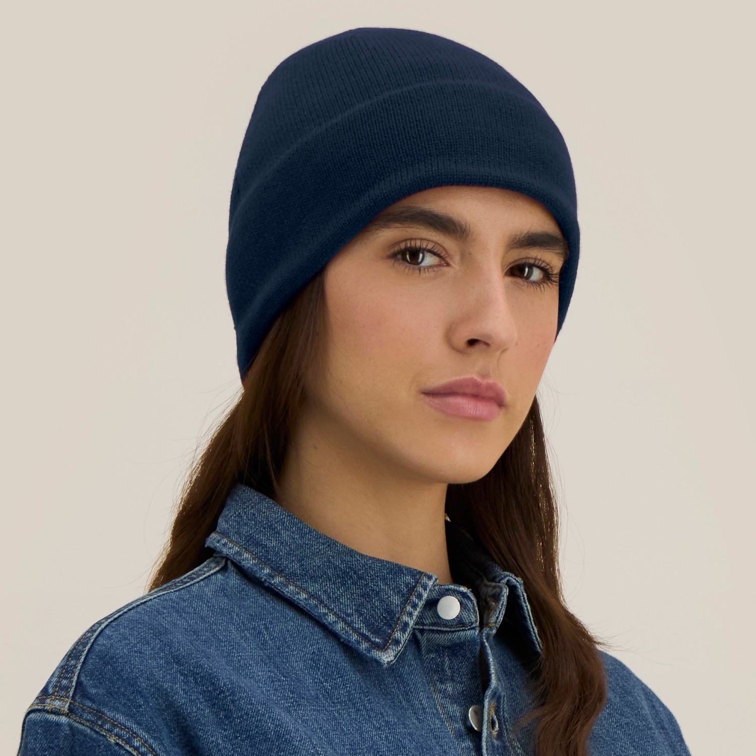 AW26 mutsen: Rib Beanie 2.0, Fisherman Beanie 2.0 en marineblauwe gebreide muts
