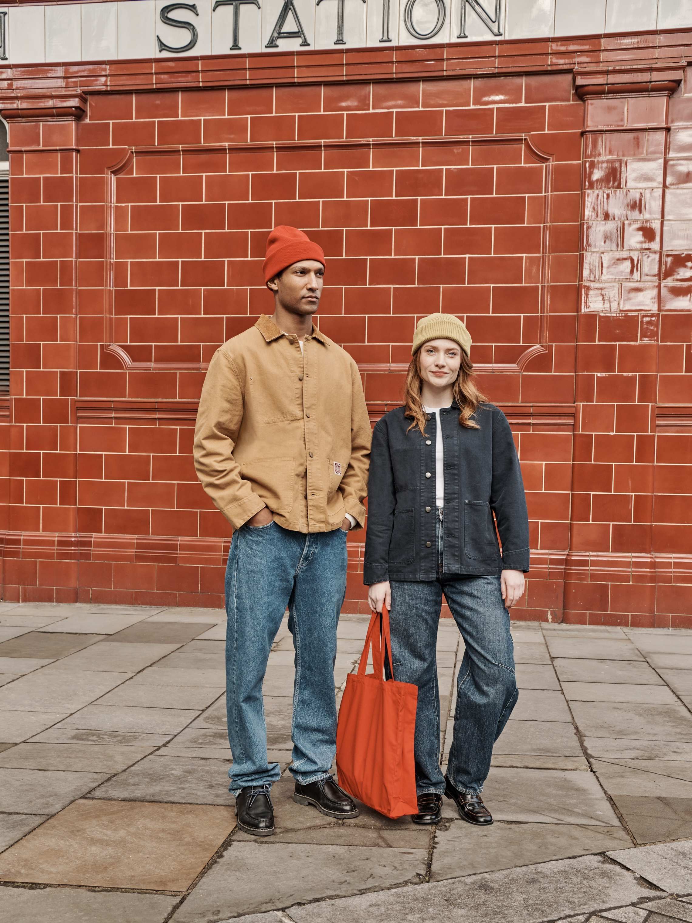 Chore Jacket, zandkleurige stof, streetstyle in Londen