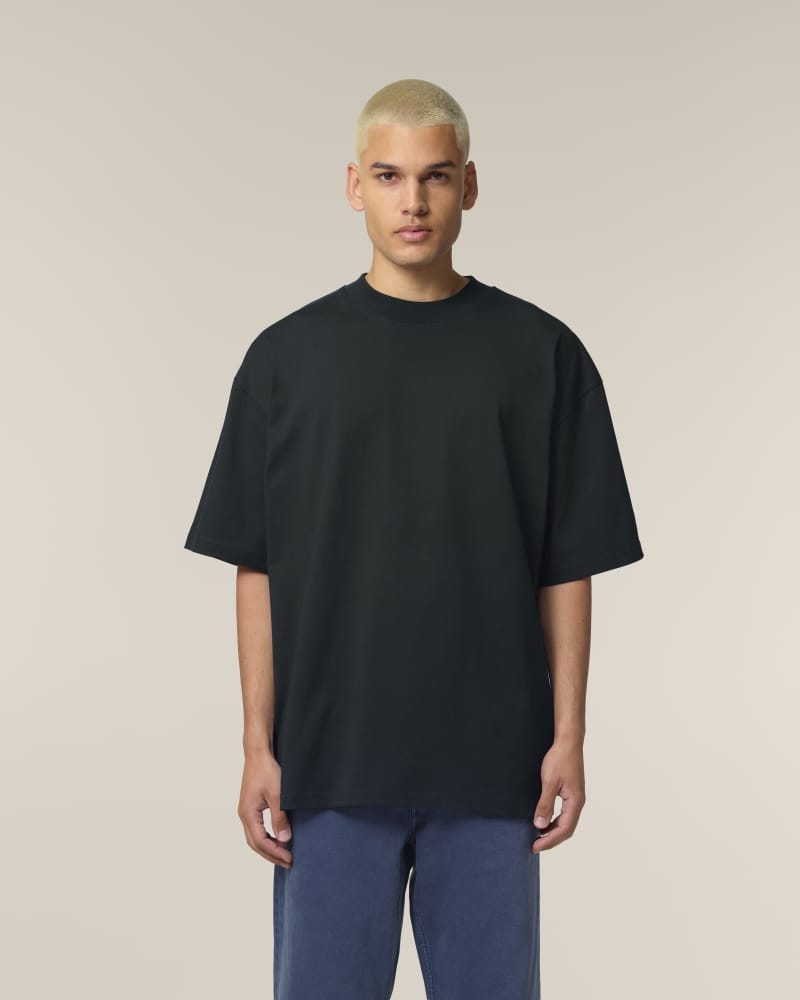 Blaster 2.0 — Das Oversized Unisex-T-Shirt mit Stehkragen