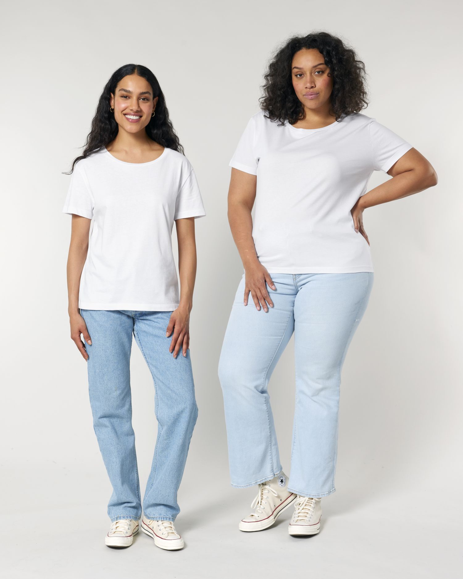 Stella Serena — Das Damen-T-Shirt mit weitem Rundhalsausschnitt