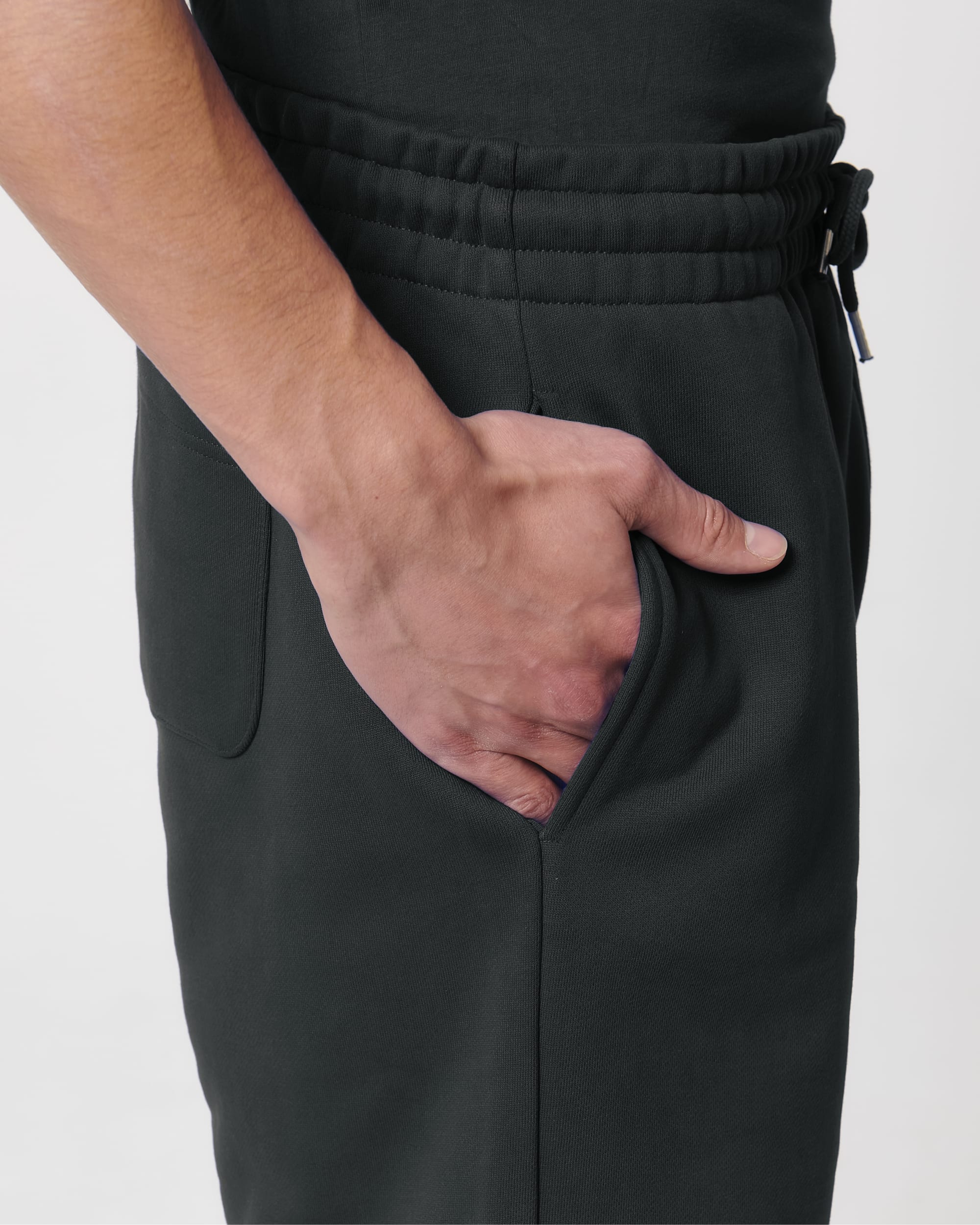 Black SFD0_STBU944_C002.jpg