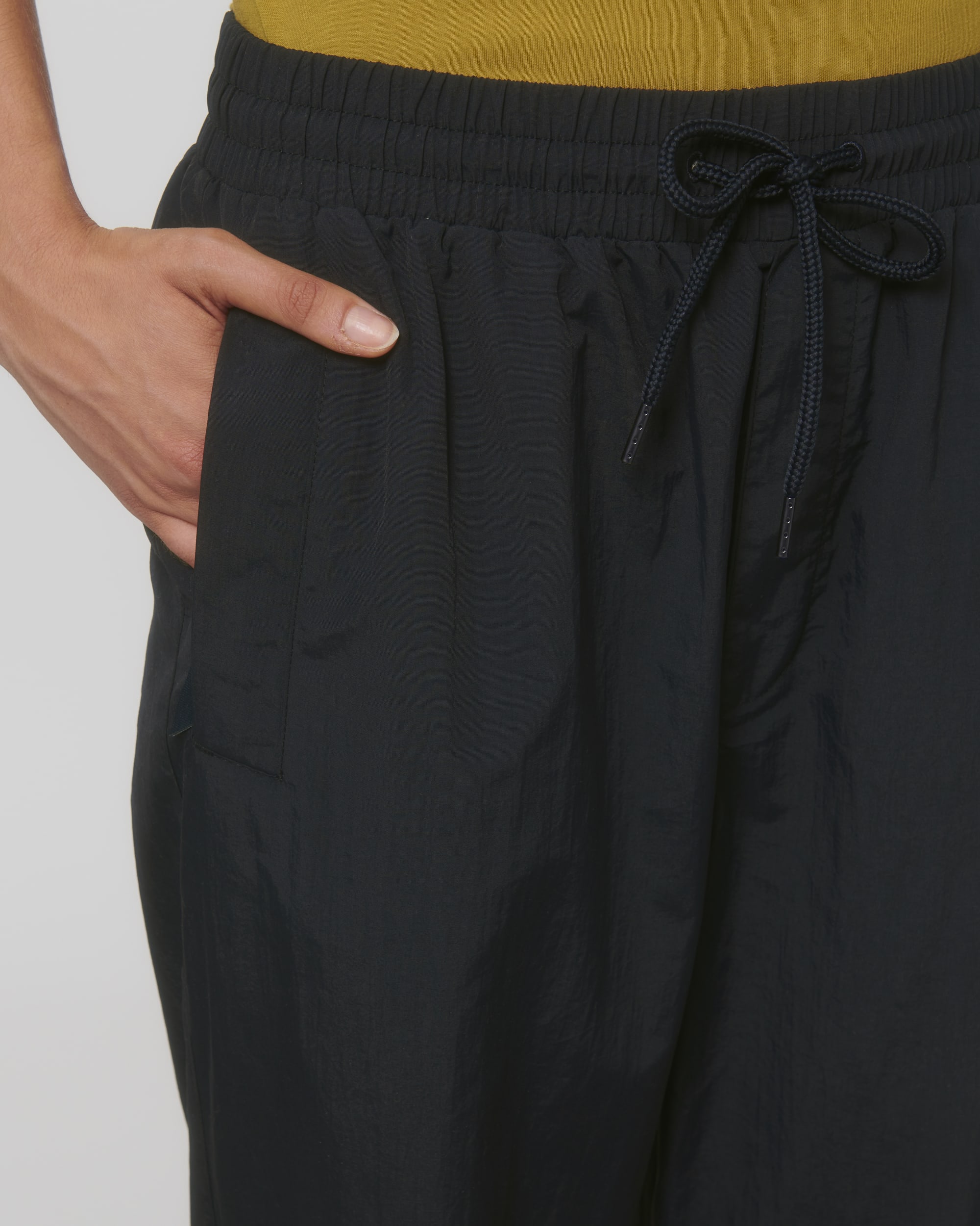 Black SFD5_STBU876_C002.jpg