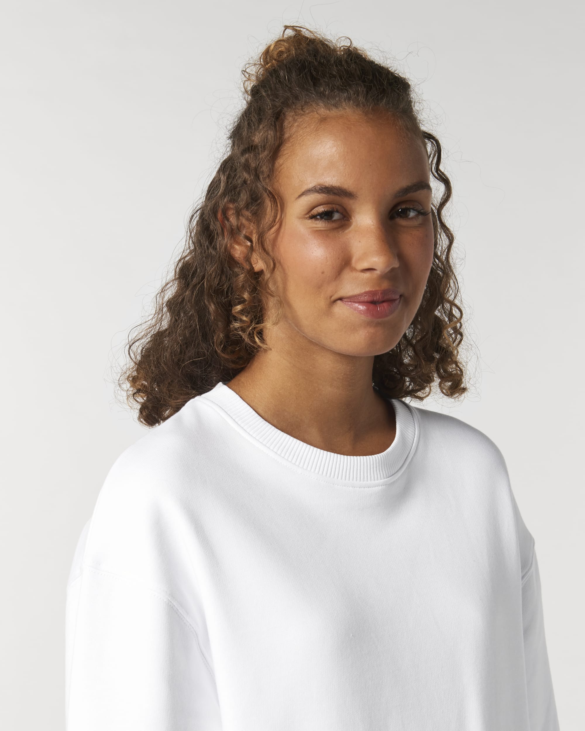 White SFD5_STSU857_C001.jpg