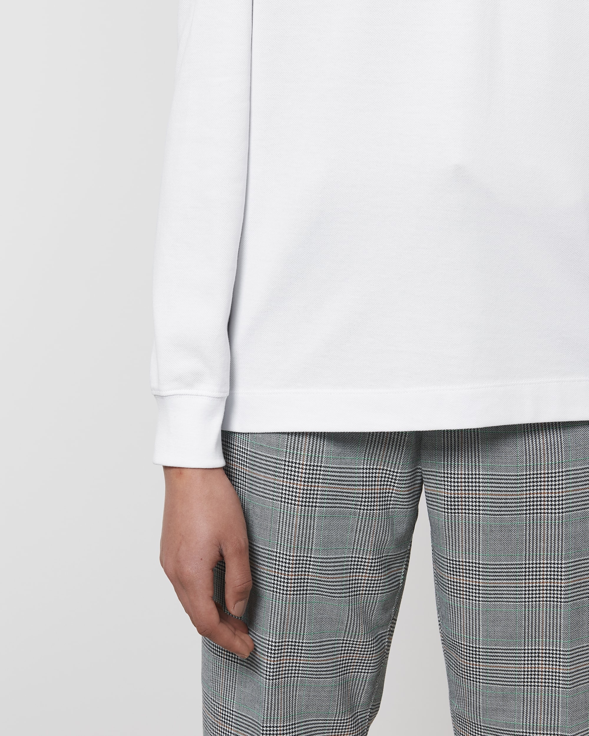 White SFD6_STPU332_C001.jpg