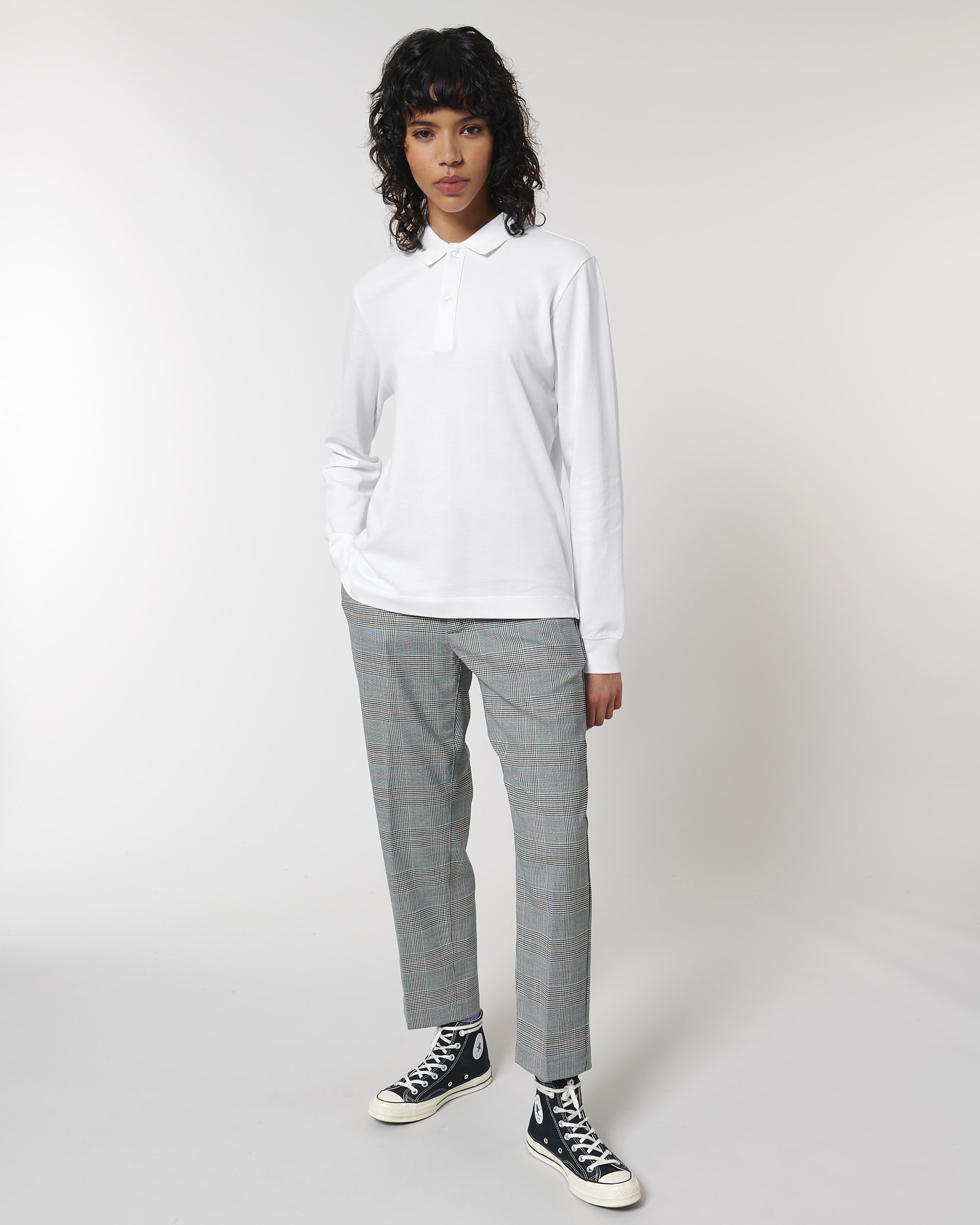 White SFM5_STPU332_C001.jpg