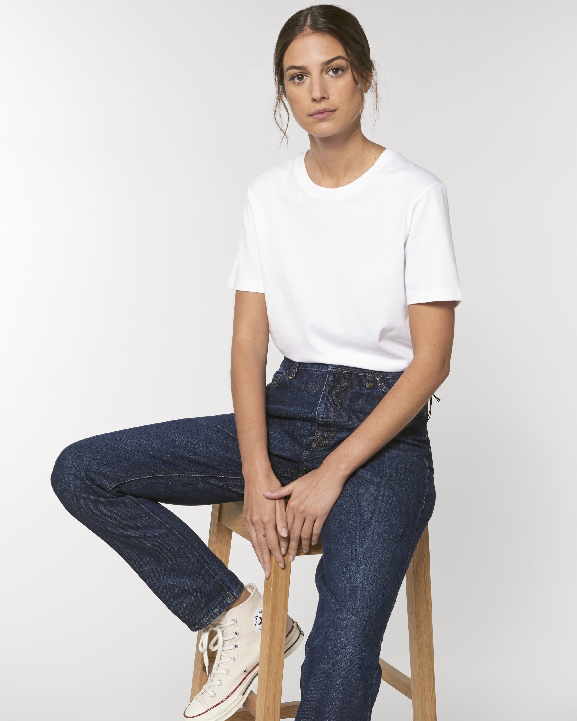 White SFM8_STTU755_C001.jpg