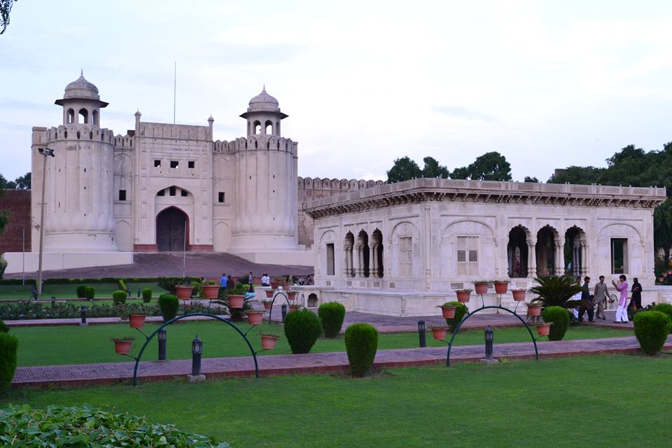 lahore fort visit timings