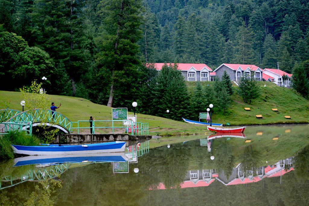 azad kashmir famous places to visit