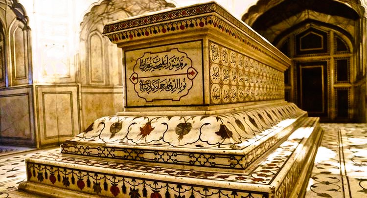 essay on visit to a historical place jahangir tomb