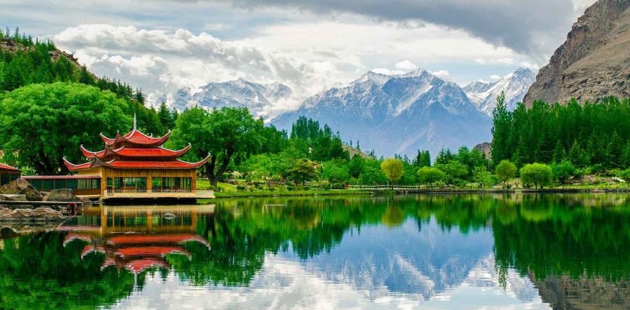 Visit Shangrila Lake-Soq Valley