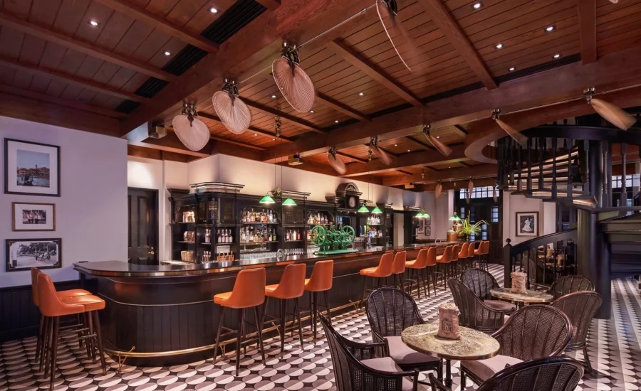 Singapore Sling at Long Bar Raffles Hotel