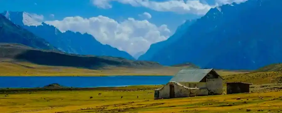 Shandur Lake - A Stunning Lake in Gilgit Baltistan
