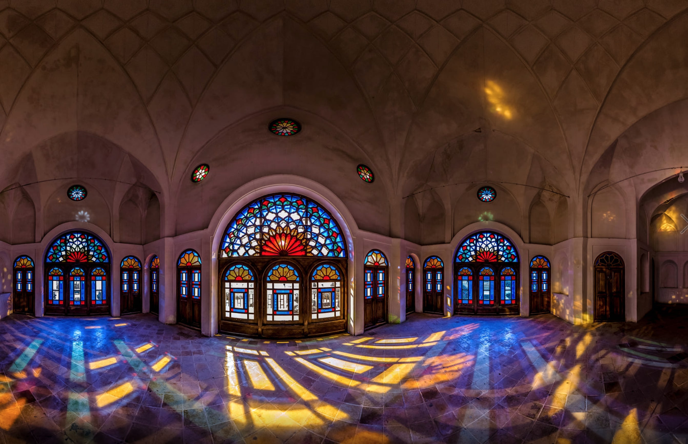 inside kashan historic houses