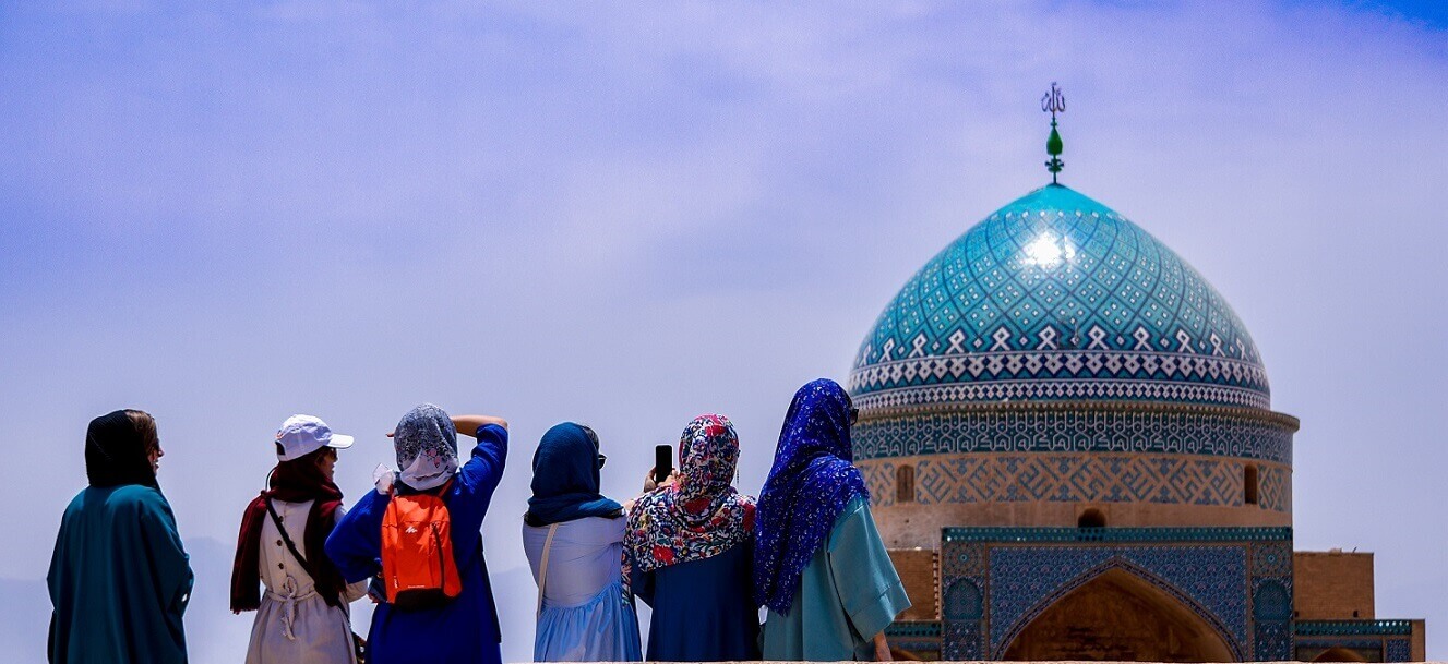 Many people will be surprised to discover that there is an easy dress code of Iran for females tourists